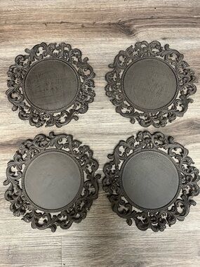 GG COLLECTION METAL CHARGERS – SET OF 4 DECORATIVE PLATES